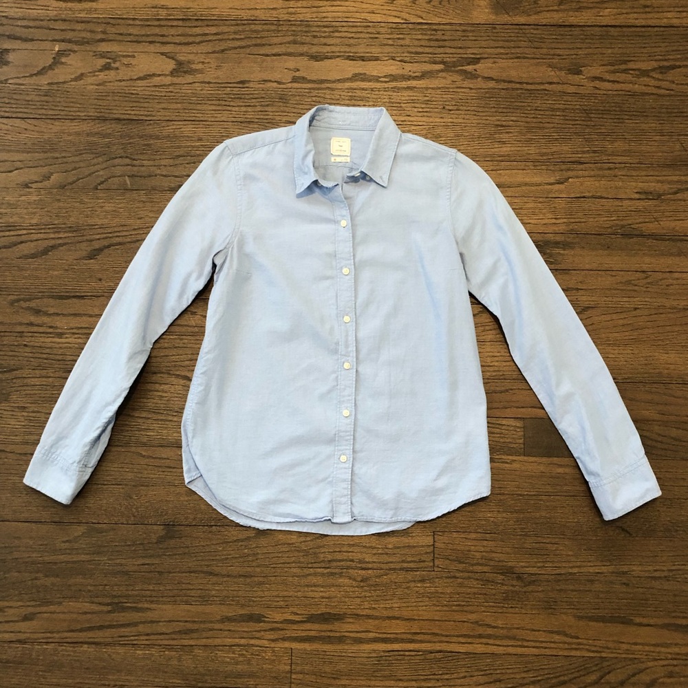 Gap fitted boyfriend oxford button down. Size XS